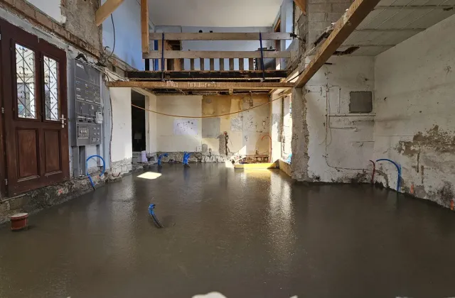 Rénovation structurelle d'une maison paysanne à Chéserex